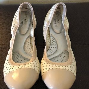 DexFlex comfort cream ballet flats size 9.5